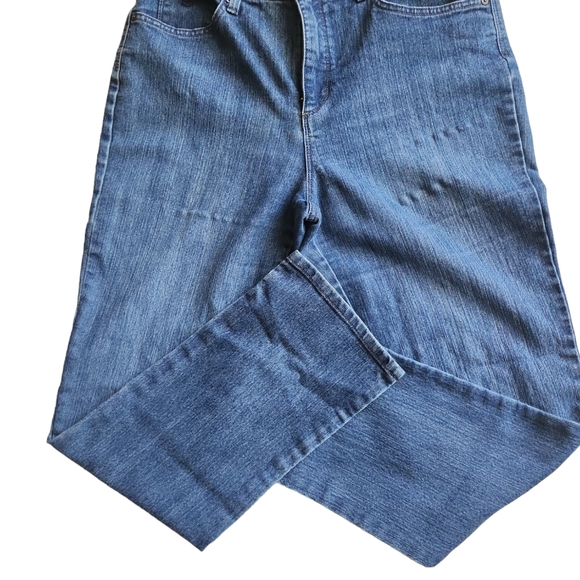 Gloria Vanderbilt Jeans, women's medium blue wash, design on pocket, Sz 10 - Picture 6 of 6